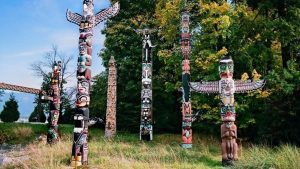 https://owlcation.com/social-sciences/Totem-Poles-the-Legacy-of-Native-American-Indians